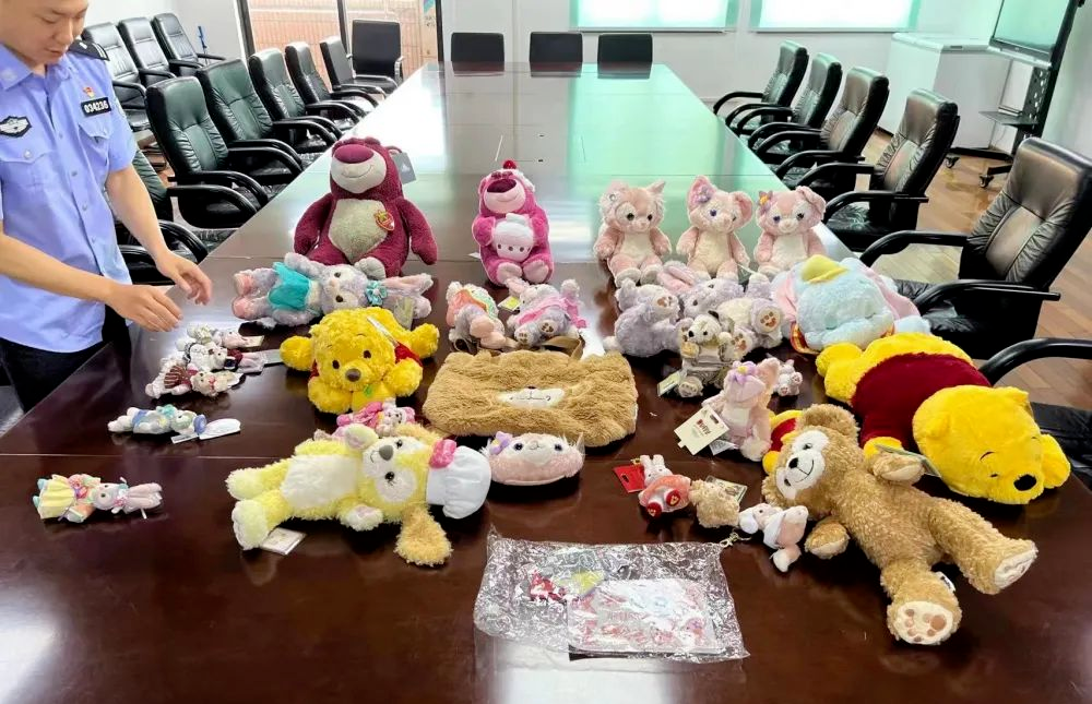 直播賣假冒迪士尼玩具月入150萬！17人被抓了~