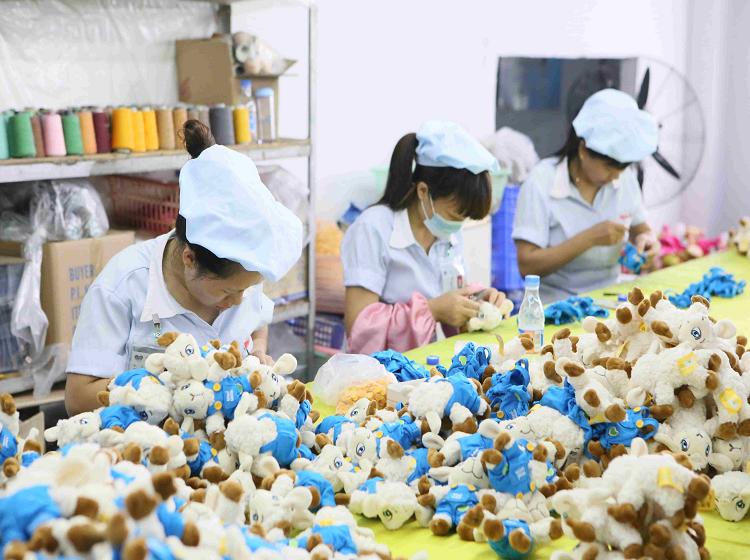 泰華毛絨玩具廠(chǎng)家：必須讓員工感受到家的溫暖